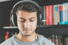 استمع إلى الكتاب المقدس